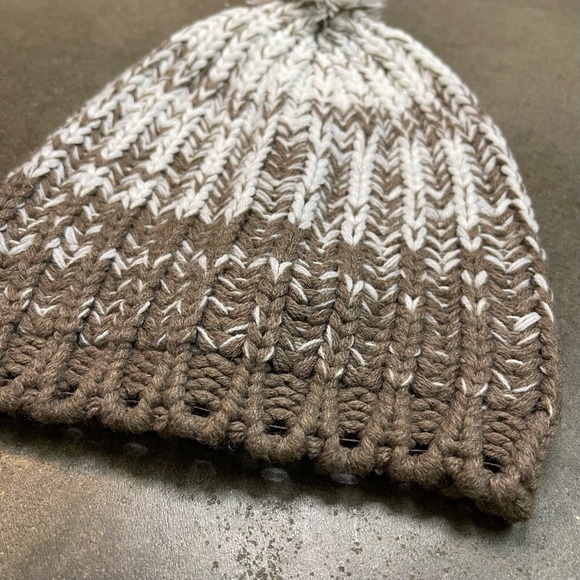 Old Navy Cable Knit Pom Pom Snow Ski Beanie Hat Cap Y2K - Picture 2 of 9